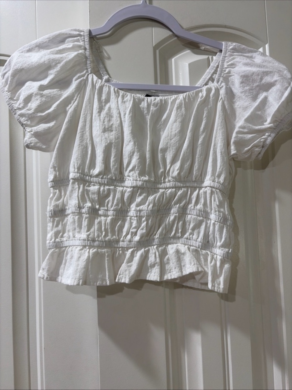 art class White Smocked Puff-Sleeve Crop Top